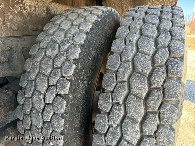 image for item DV1853 2011 Kenworth T370 digger derrick truck