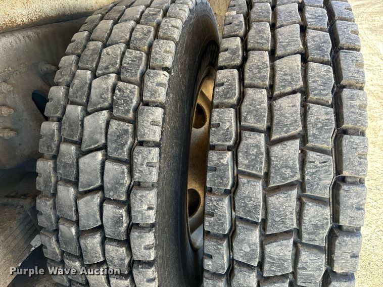 image for item DV1853 2011 Kenworth T370 digger derrick truck