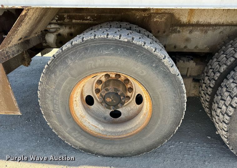 image for item DV1853 2011 Kenworth T370 digger derrick truck