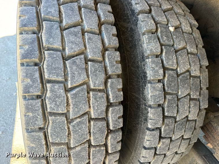 image for item DV1853 2011 Kenworth T370 digger derrick truck