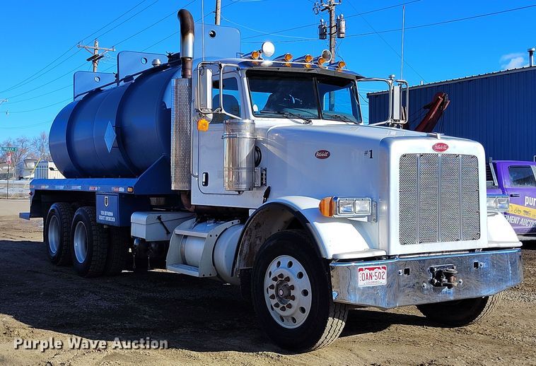 image for item DV6703 2008 Peterbilt 367 vacuum truck