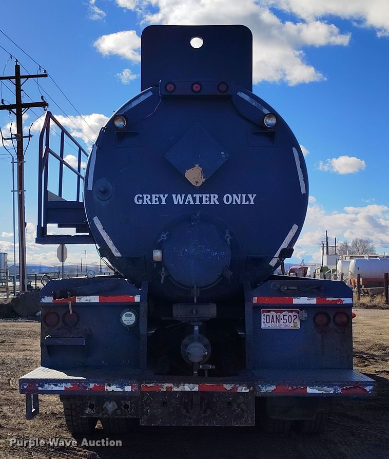 image for item DV6703 2008 Peterbilt 367 vacuum truck