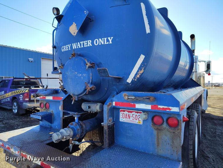 image for item DV6703 2008 Peterbilt 367 vacuum truck