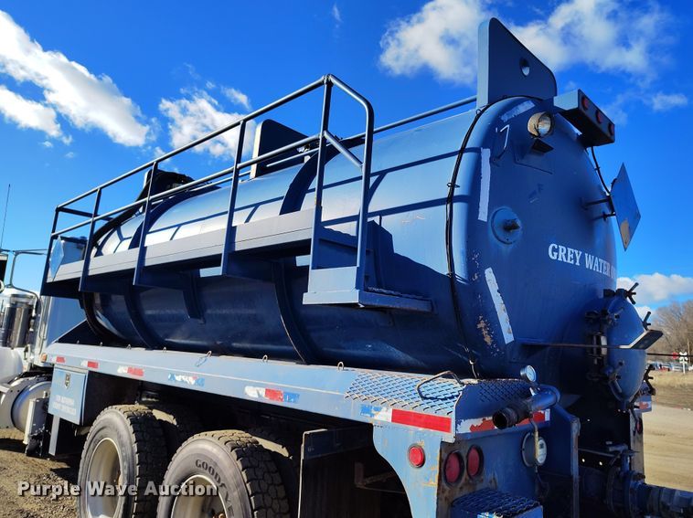 image for item DV6703 2008 Peterbilt 367 vacuum truck