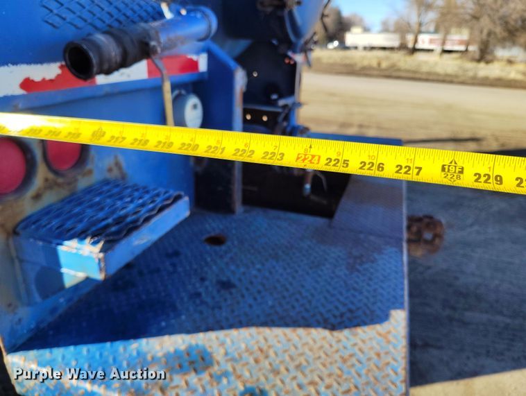 image for item DV6703 2008 Peterbilt 367 vacuum truck