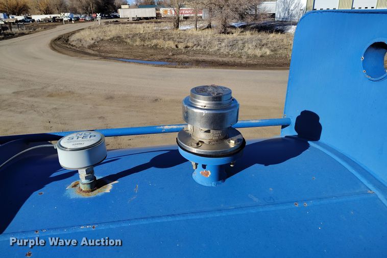 image for item DV6703 2008 Peterbilt 367 vacuum truck