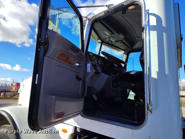 image for item DV6703 2008 Peterbilt 367 vacuum truck