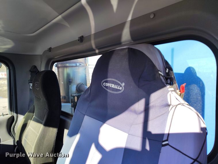 image for item DV6703 2008 Peterbilt 367 vacuum truck