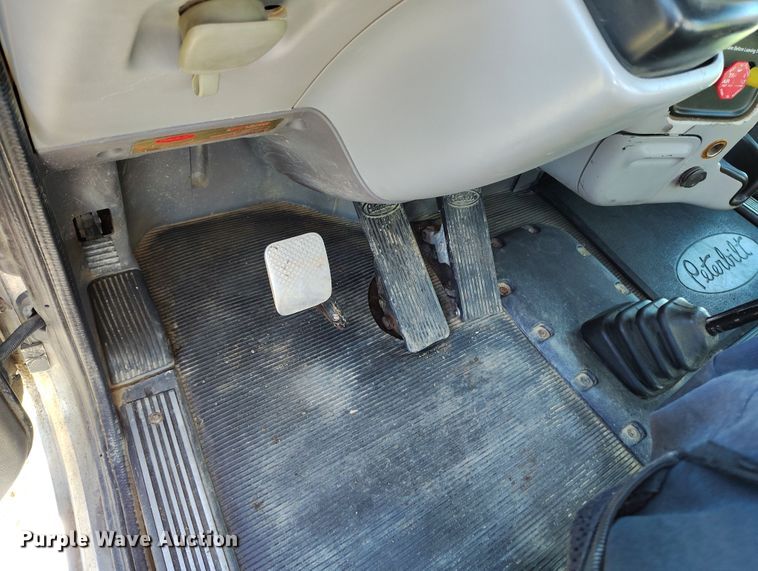 image for item DV6703 2008 Peterbilt 367 vacuum truck