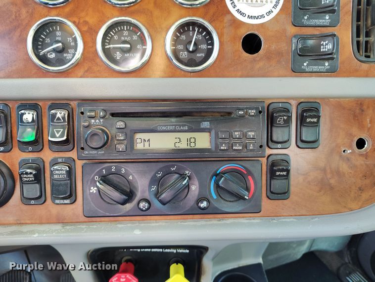 image for item DV6703 2008 Peterbilt 367 vacuum truck