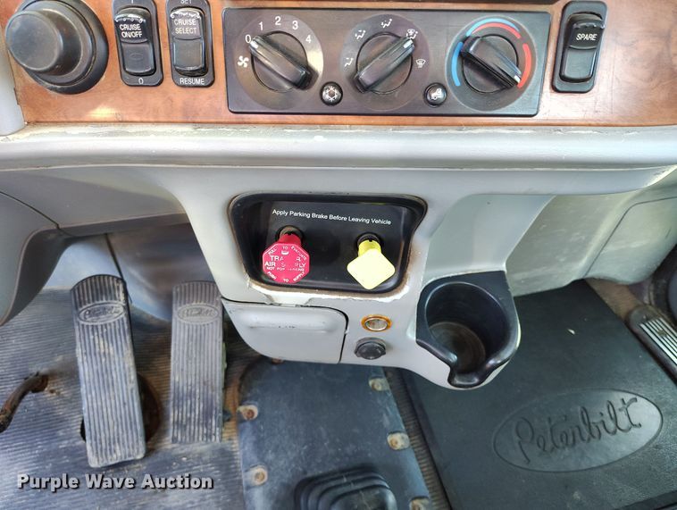 image for item DV6703 2008 Peterbilt 367 vacuum truck