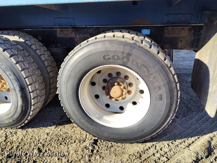 image for item DV6703 2008 Peterbilt 367 vacuum truck