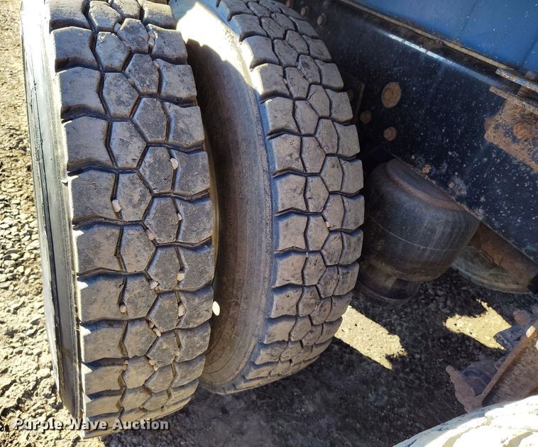 image for item DV6703 2008 Peterbilt 367 vacuum truck