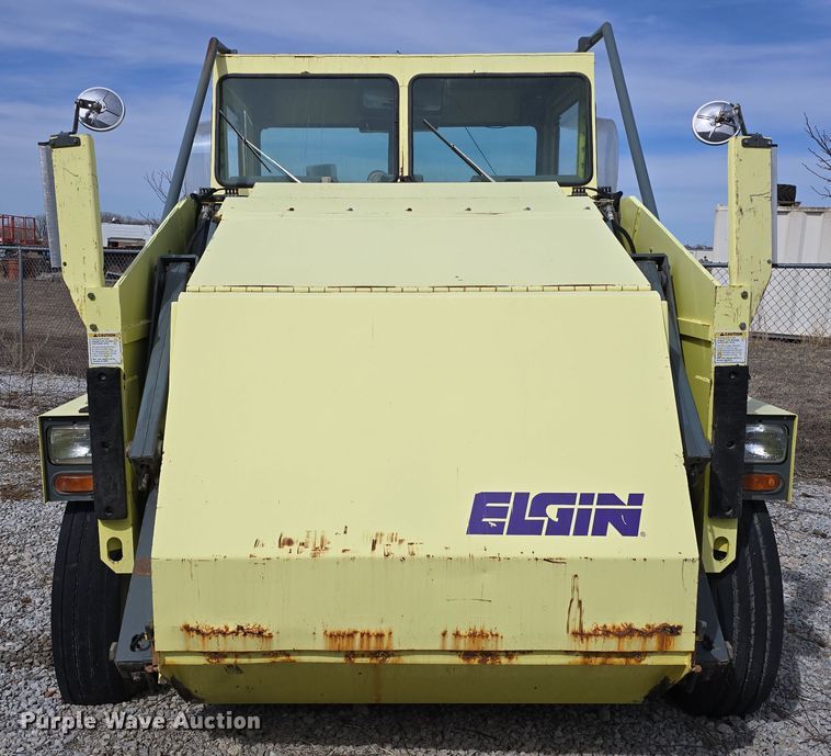 image for item DW3215 2004 Elgin Pelican Series P street sweeper truck
