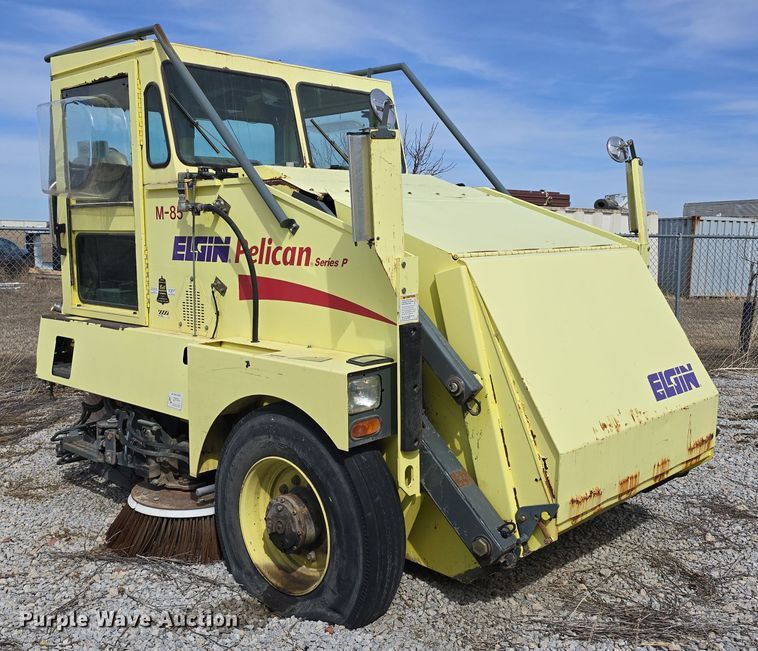 image for item DW3215 2004 Elgin Pelican Series P street sweeper truck