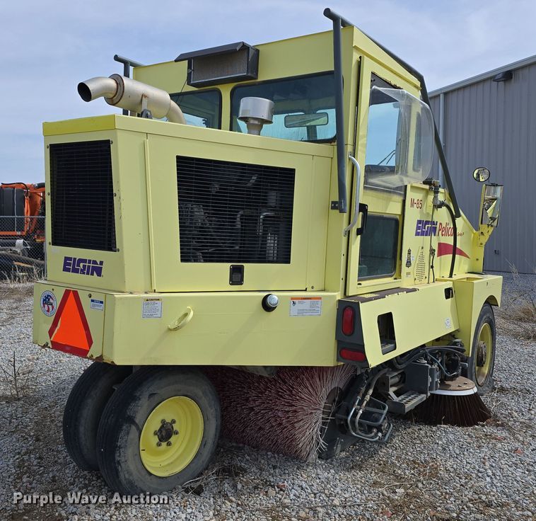 image for item DW3215 2004 Elgin Pelican Series P street sweeper truck