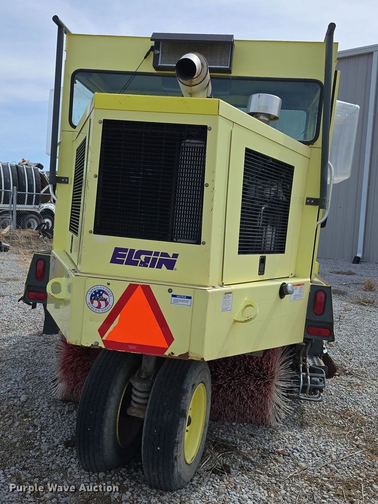 image for item DW3215 2004 Elgin Pelican Series P street sweeper truck