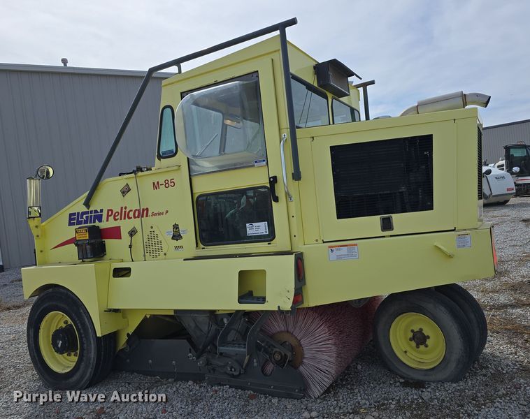 image for item DW3215 2004 Elgin Pelican Series P street sweeper truck
