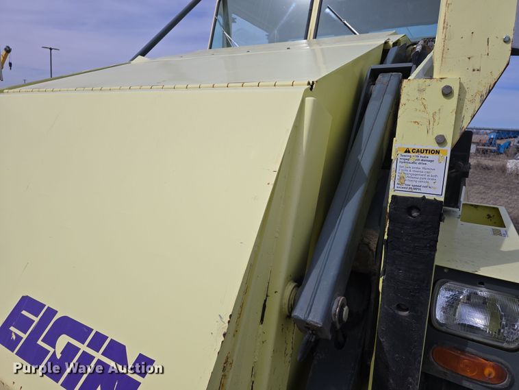 image for item DW3215 2004 Elgin Pelican Series P street sweeper truck