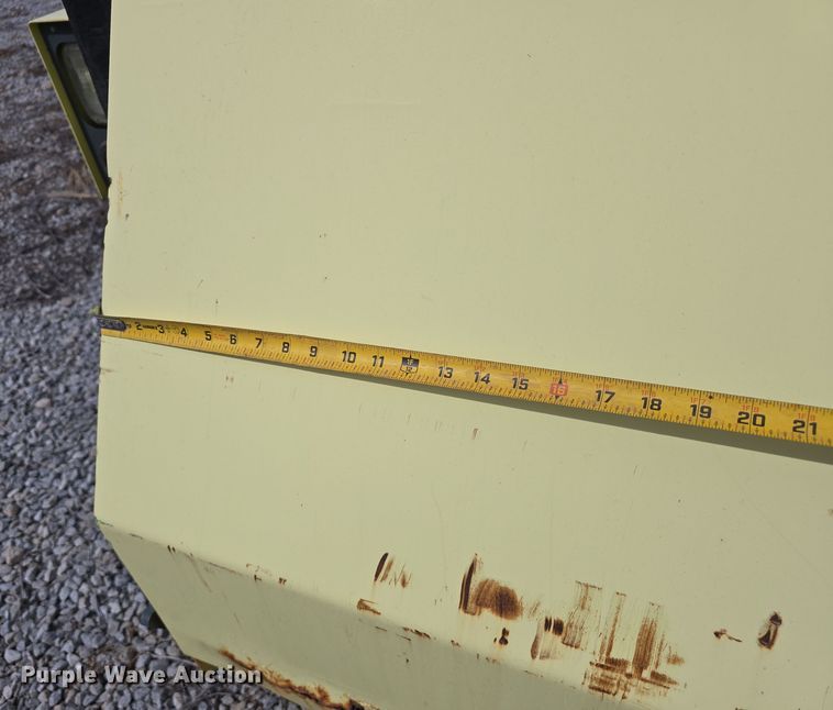 image for item DW3215 2004 Elgin Pelican Series P street sweeper truck