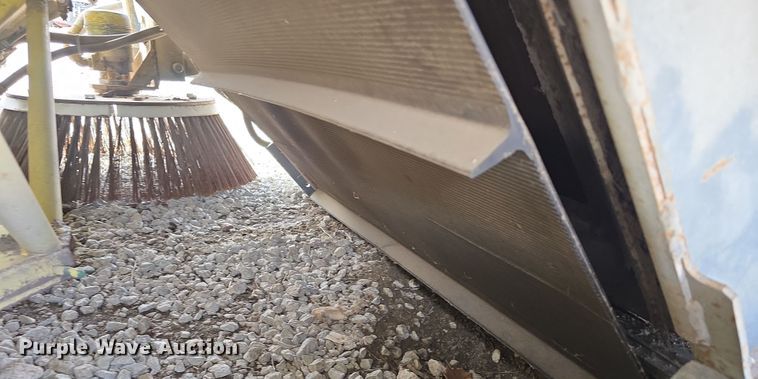 image for item DW3215 2004 Elgin Pelican Series P street sweeper truck