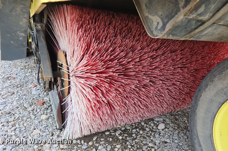 image for item DW3215 2004 Elgin Pelican Series P street sweeper truck