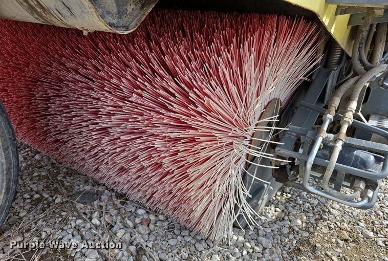 image for item DW3215 2004 Elgin Pelican Series P street sweeper truck