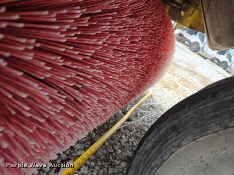 image for item DW3215 2004 Elgin Pelican Series P street sweeper truck