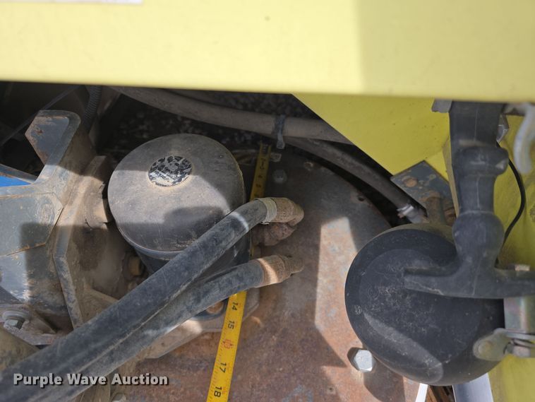 image for item DW3215 2004 Elgin Pelican Series P street sweeper truck