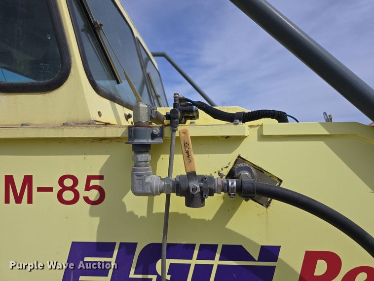 image for item DW3215 2004 Elgin Pelican Series P street sweeper truck