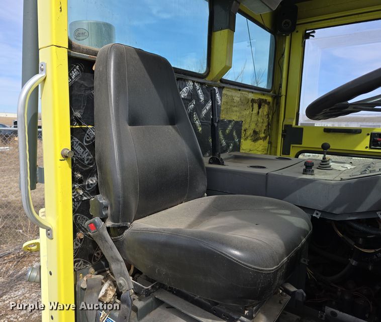 image for item DW3215 2004 Elgin Pelican Series P street sweeper truck