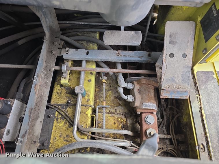 image for item DW3215 2004 Elgin Pelican Series P street sweeper truck