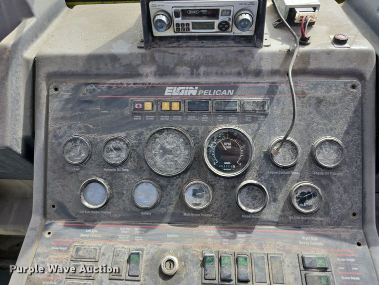 image for item DW3215 2004 Elgin Pelican Series P street sweeper truck