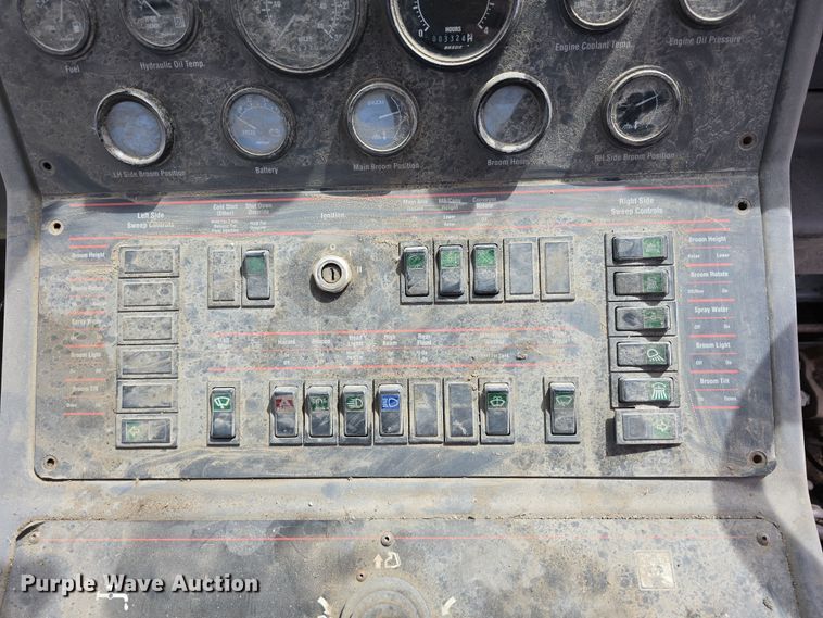 image for item DW3215 2004 Elgin Pelican Series P street sweeper truck