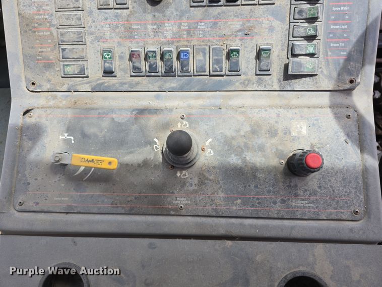 image for item DW3215 2004 Elgin Pelican Series P street sweeper truck