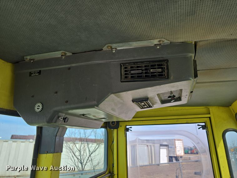 image for item DW3215 2004 Elgin Pelican Series P street sweeper truck