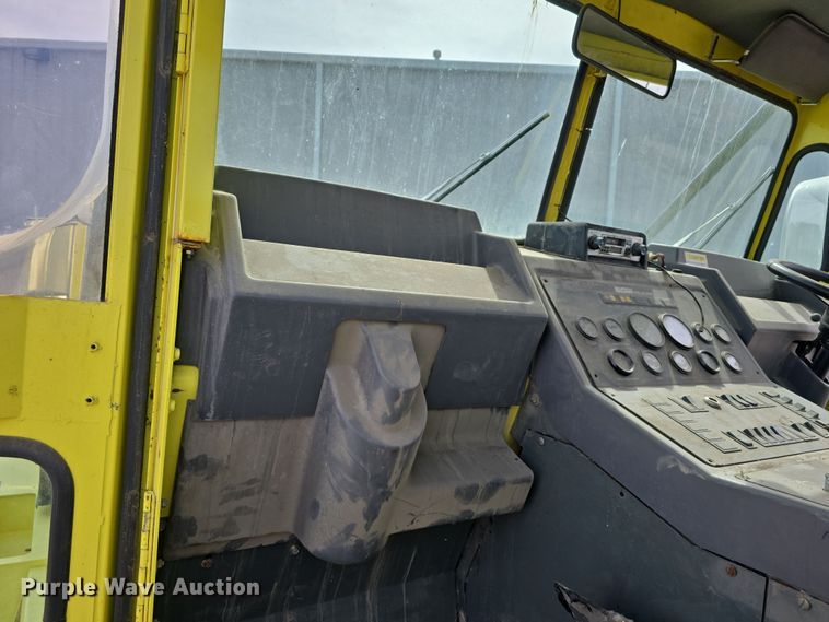 image for item DW3215 2004 Elgin Pelican Series P street sweeper truck