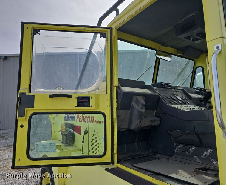 image for item DW3215 2004 Elgin Pelican Series P street sweeper truck