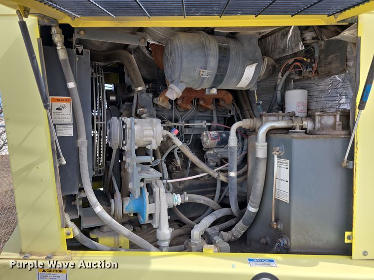 image for item DW3215 2004 Elgin Pelican Series P street sweeper truck