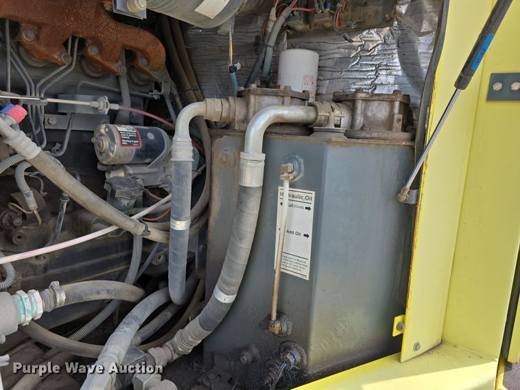 image for item DW3215 2004 Elgin Pelican Series P street sweeper truck