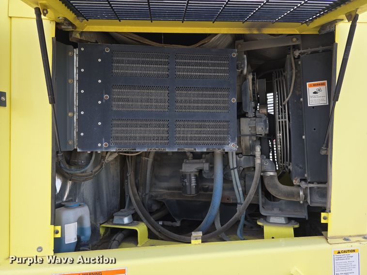 image for item DW3215 2004 Elgin Pelican Series P street sweeper truck