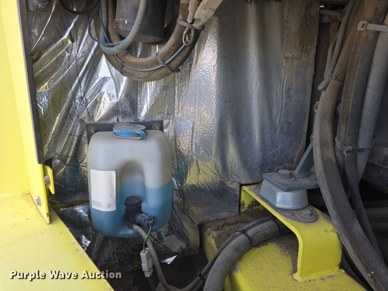 image for item DW3215 2004 Elgin Pelican Series P street sweeper truck