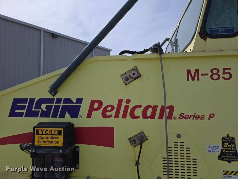 image for item DW3215 2004 Elgin Pelican Series P street sweeper truck
