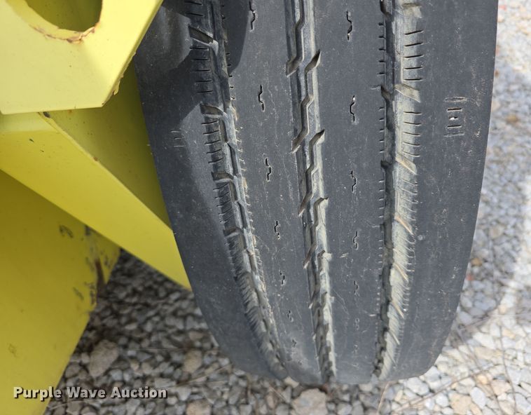 image for item DW3215 2004 Elgin Pelican Series P street sweeper truck