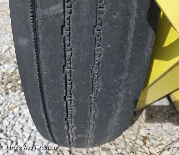 image for item DW3215 2004 Elgin Pelican Series P street sweeper truck