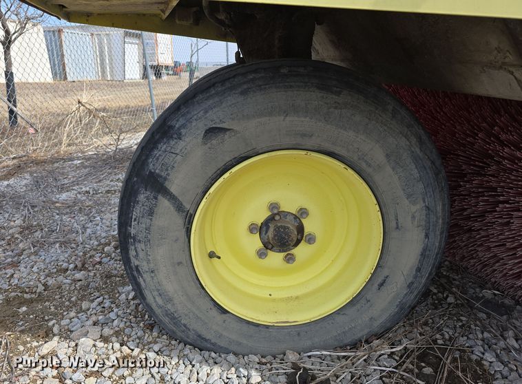 image for item DW3215 2004 Elgin Pelican Series P street sweeper truck