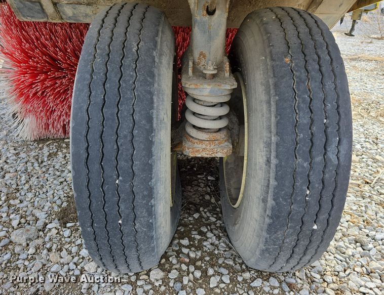 image for item DW3215 2004 Elgin Pelican Series P street sweeper truck