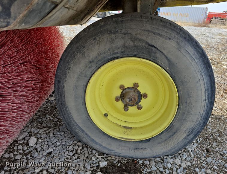 image for item DW3215 2004 Elgin Pelican Series P street sweeper truck