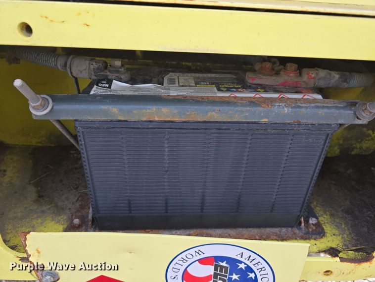 image for item DW3215 2004 Elgin Pelican Series P street sweeper truck