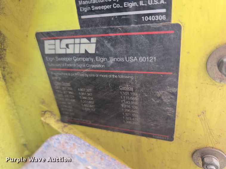 image for item DW3215 2004 Elgin Pelican Series P street sweeper truck